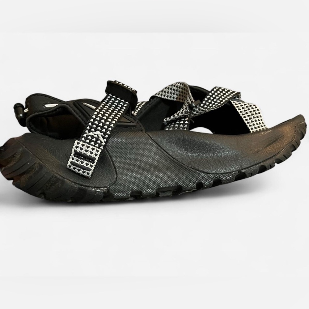Nike Women’s Hiking Oneonta Black White Sandals-Waterproof outdoor,, walking, - Picture 3 of 6